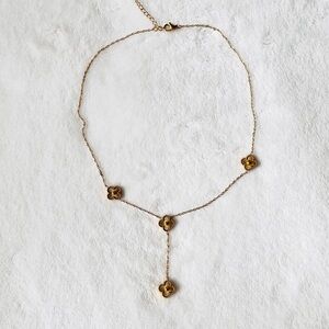 Elegant Gold Clover Necklace🍀